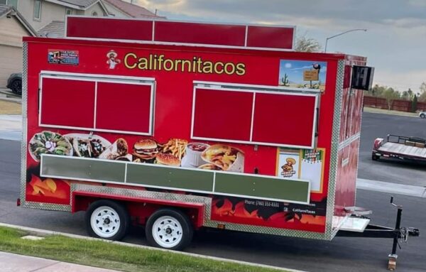 Carreta para tacos y comida variada